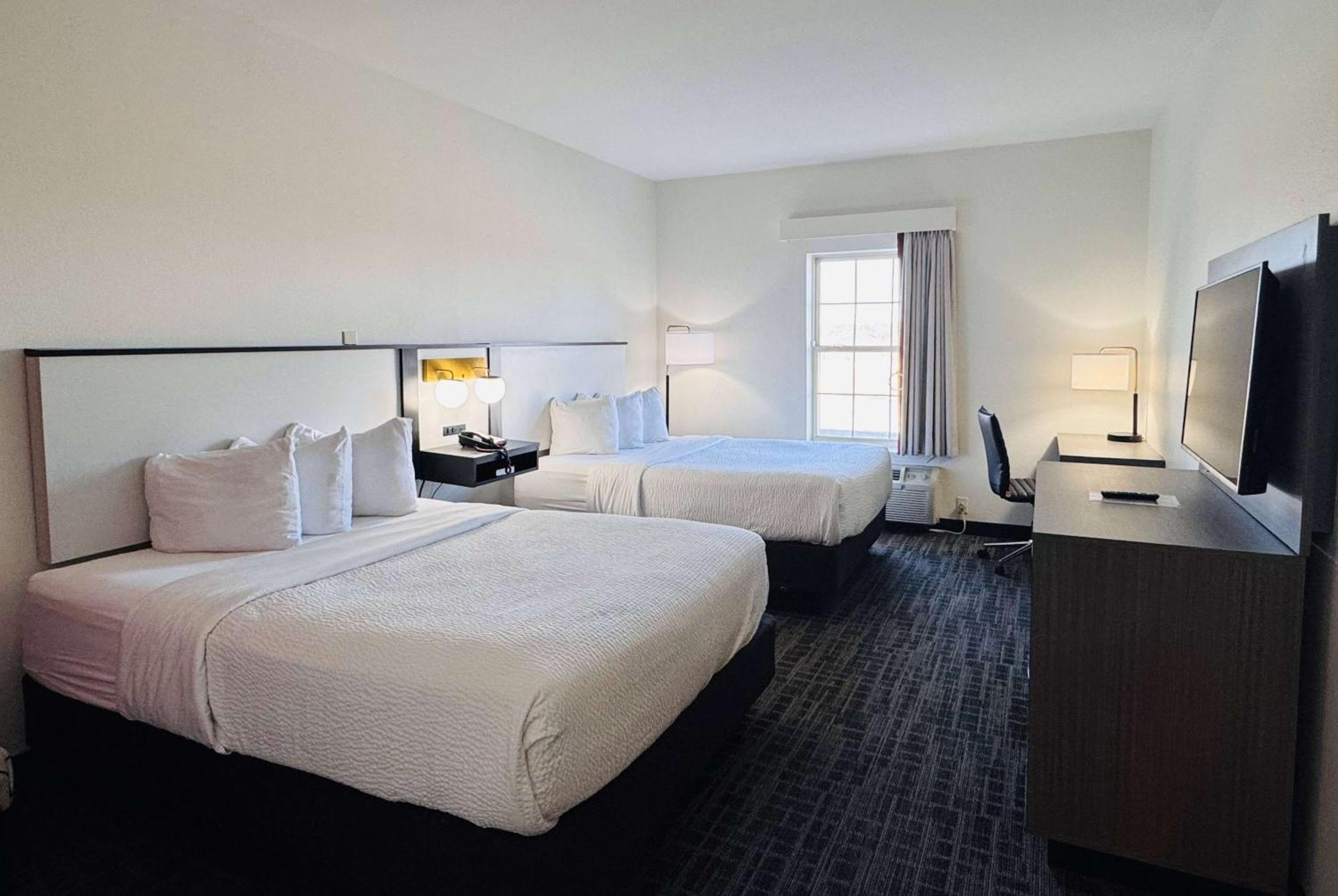 Ramada by Wyndham Sparta/At Speedway Bagian luar foto