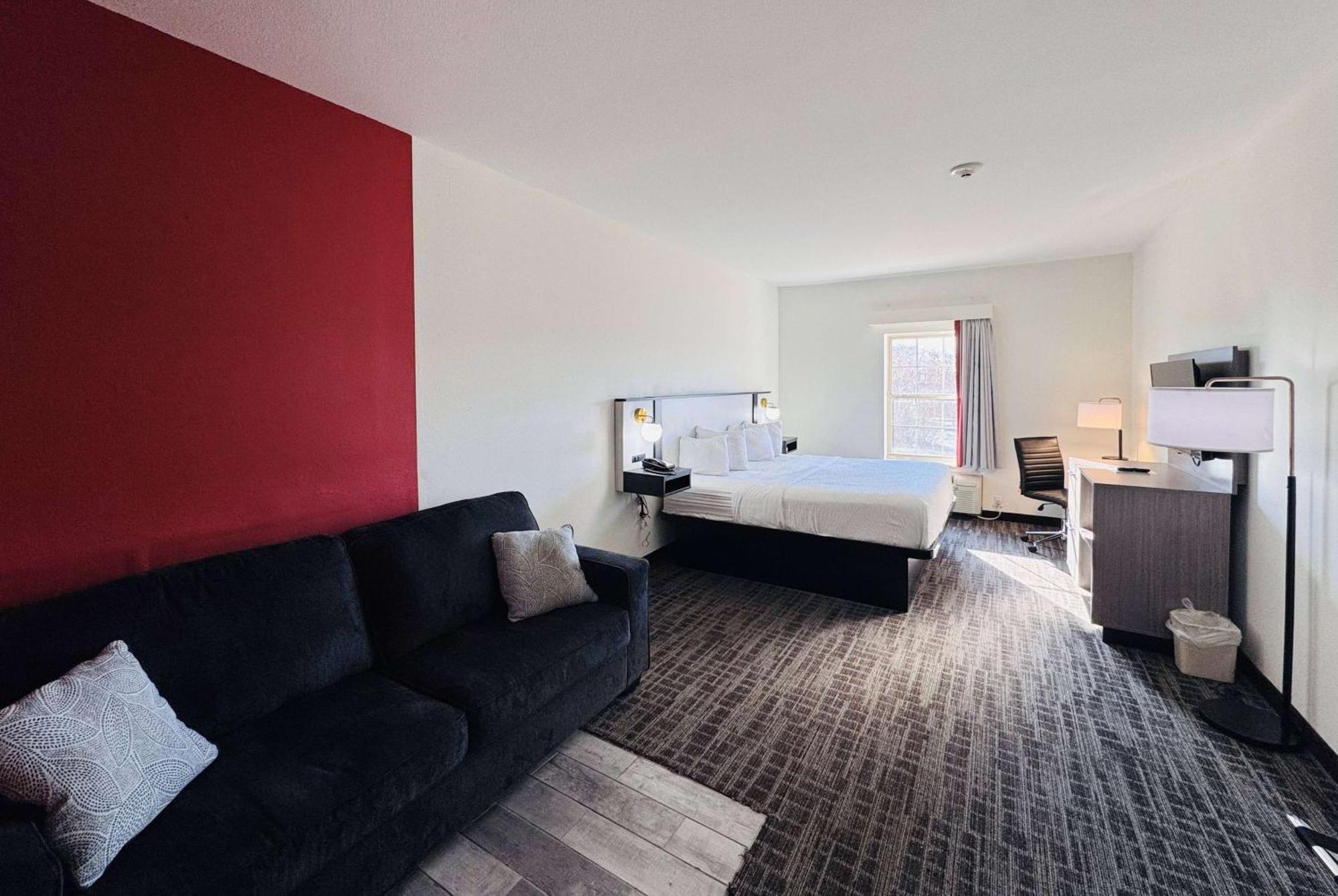 Ramada by Wyndham Sparta/At Speedway Bagian luar foto